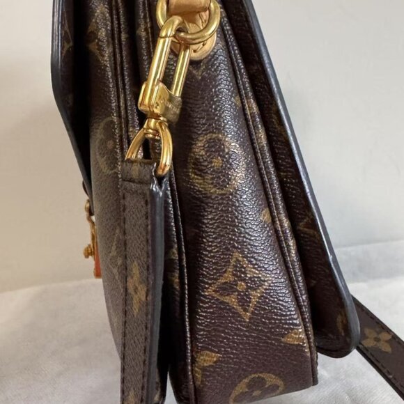 Clean Handle Louis Vuitton Pochette Métis Monogram Crossbody Bag - Picture 5 of 8